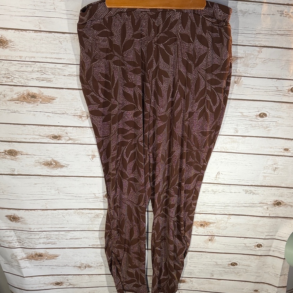 Susan Graver Pants Liquid Knit Brown and White Leaf Patterned Bohemian Ankle 1X - Picture 4 of 14